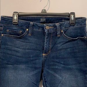 Woman’s Skinny Ankle Jeans